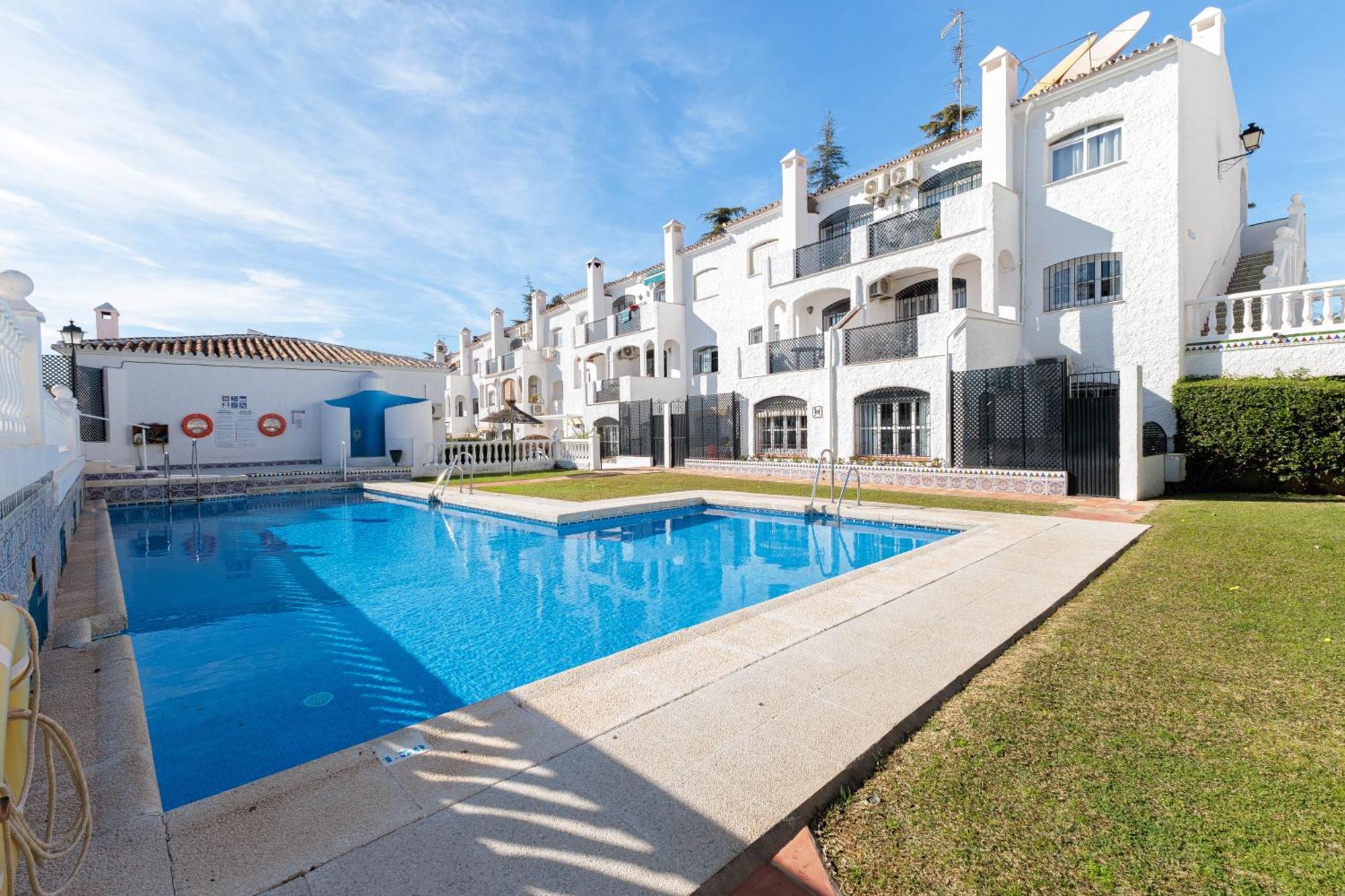 Cosy Apartment In Verano Azul Nerja Exteriör bild