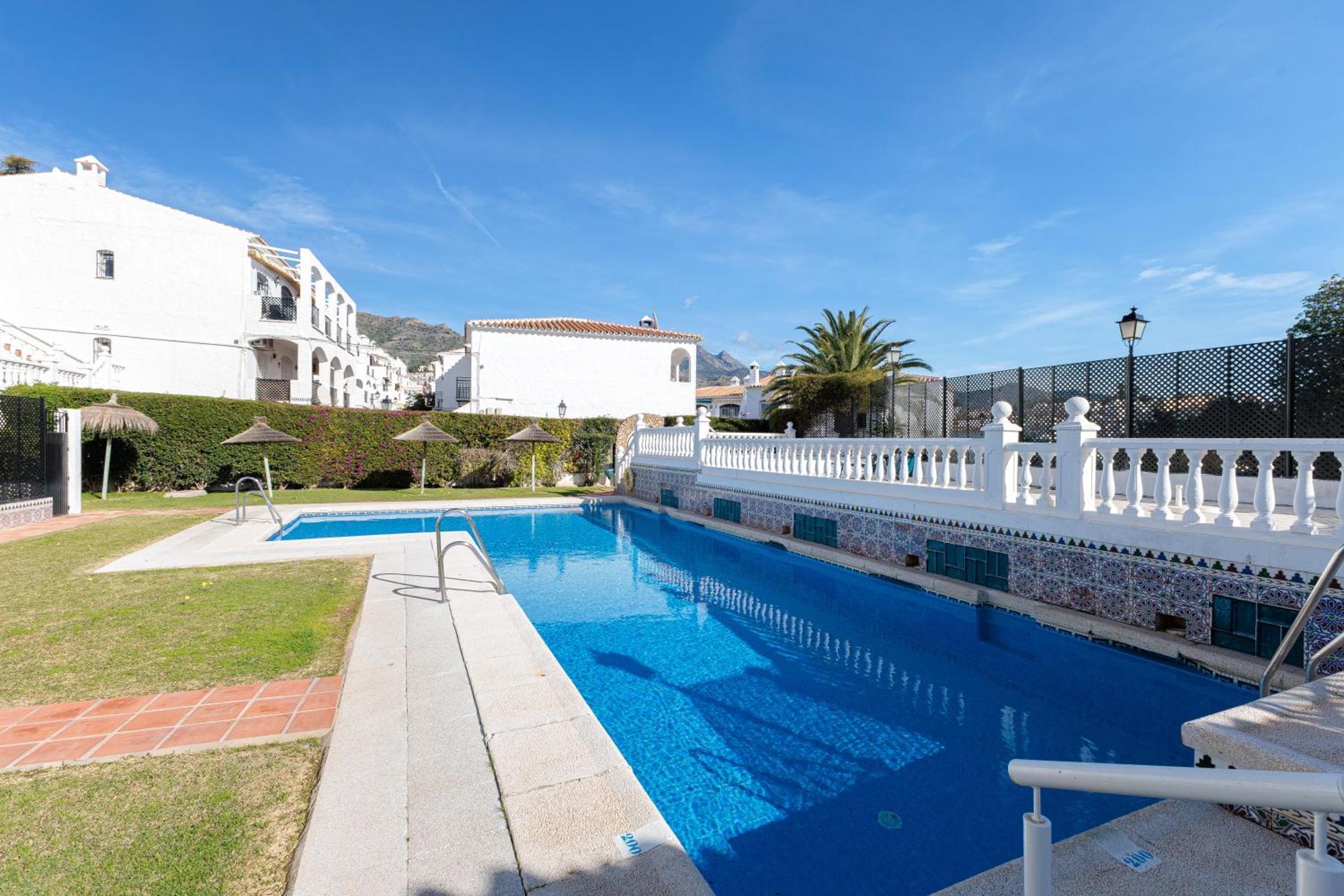Cosy Apartment In Verano Azul Nerja Exteriör bild