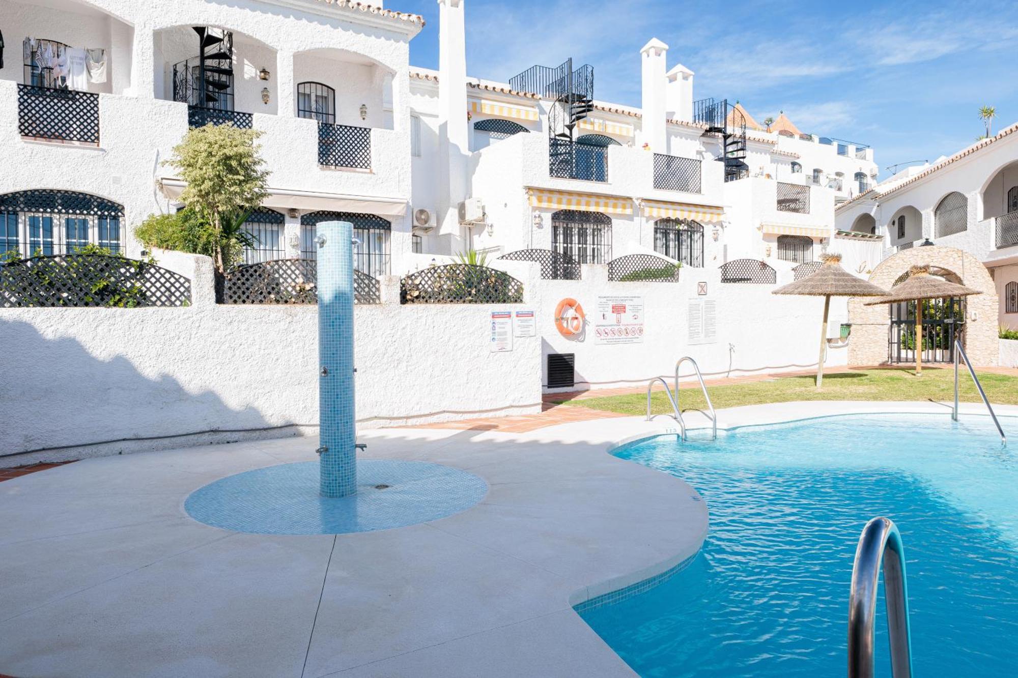 Cosy Apartment In Verano Azul Nerja Exteriör bild